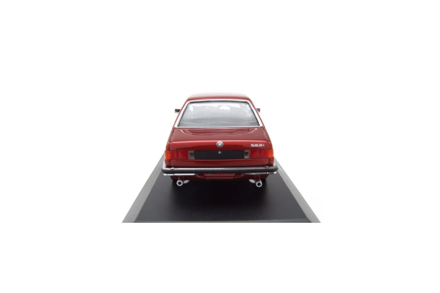 44450 bmw 323i 1 18 scale