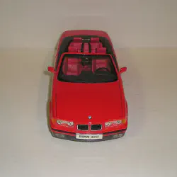/img/44450-diecast-model-display.webp