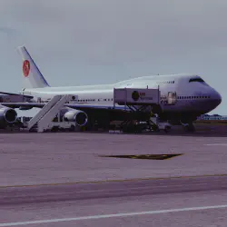 /img/44470-air-jamaica-display-case.webp