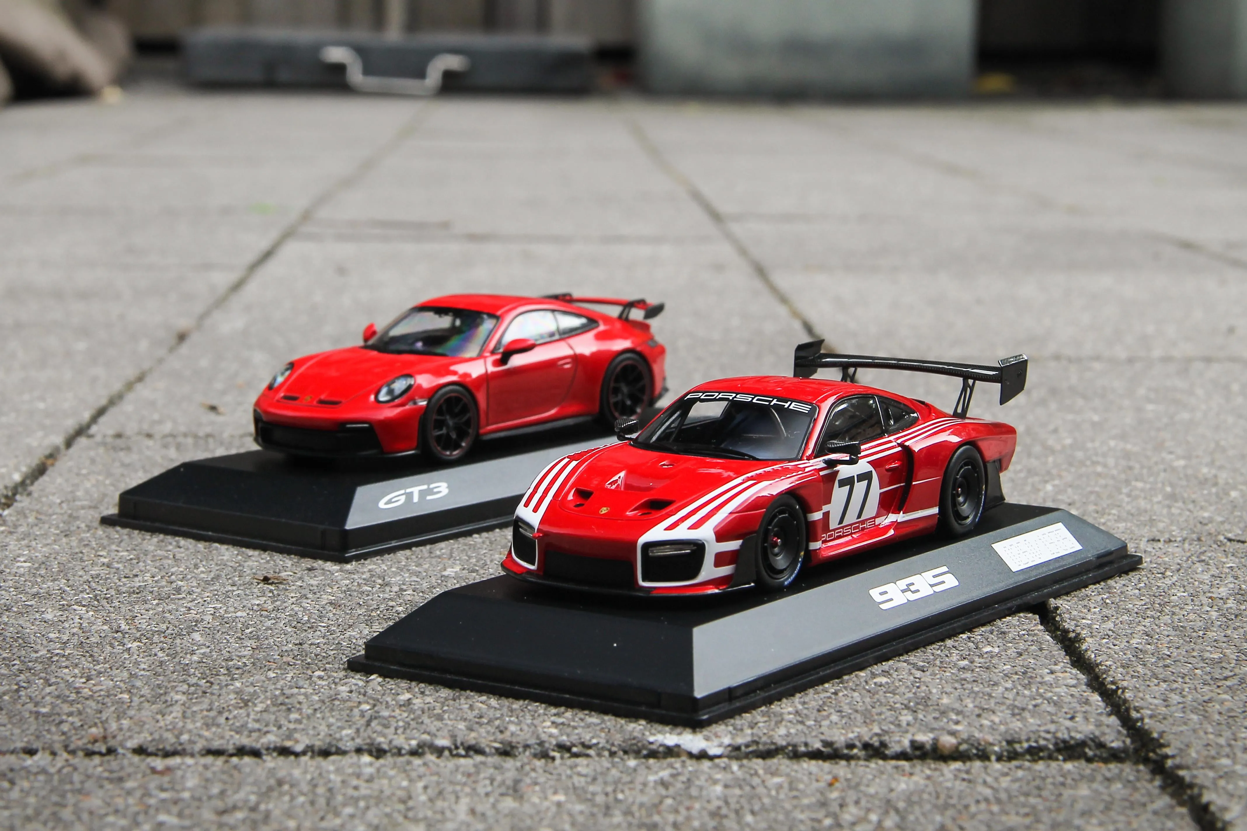 /img/44473-cleaning-diecast-cars.webp