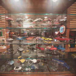 /img/44474-diecast-truck-display-theme.webp