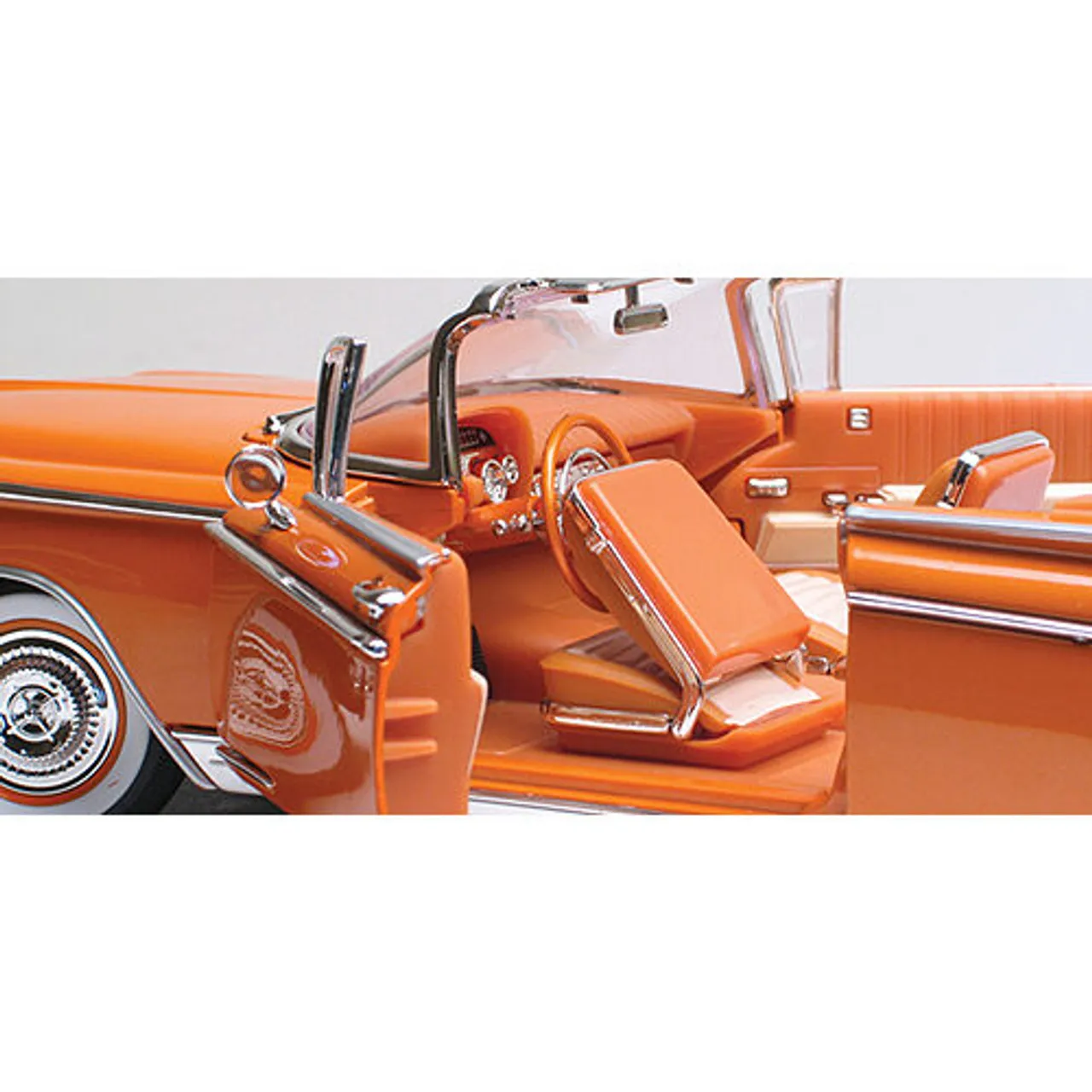/img/44519-buick-electra-225-diecast-display.webp