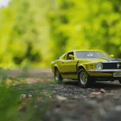 /img/44524-diecast-car-close-up.webp