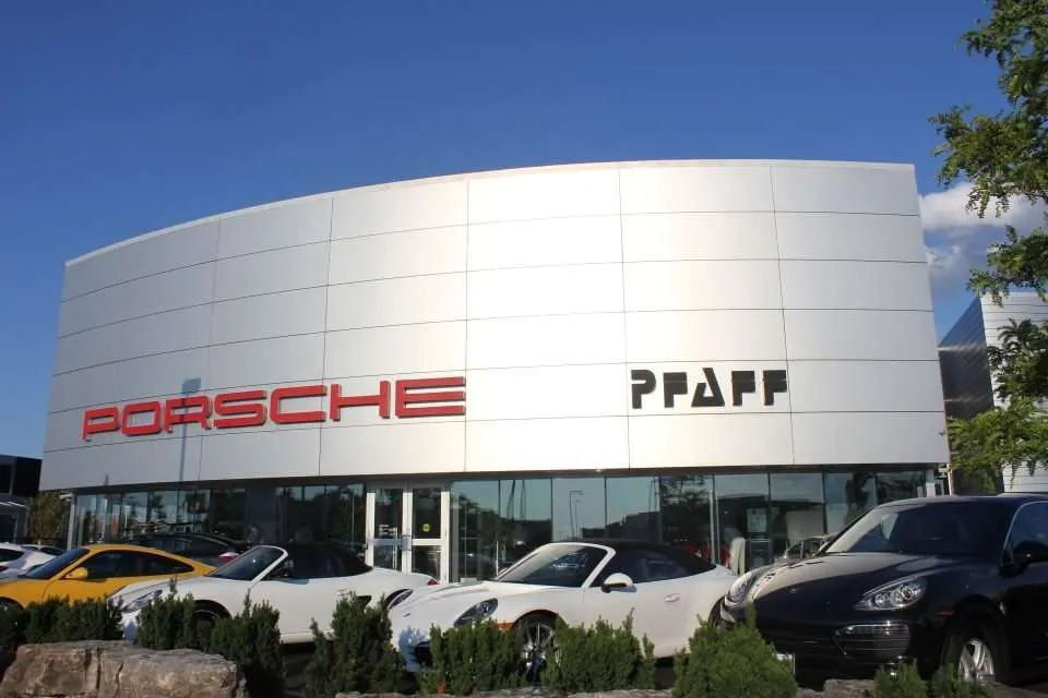 44560 pfaff porsche macan diecast