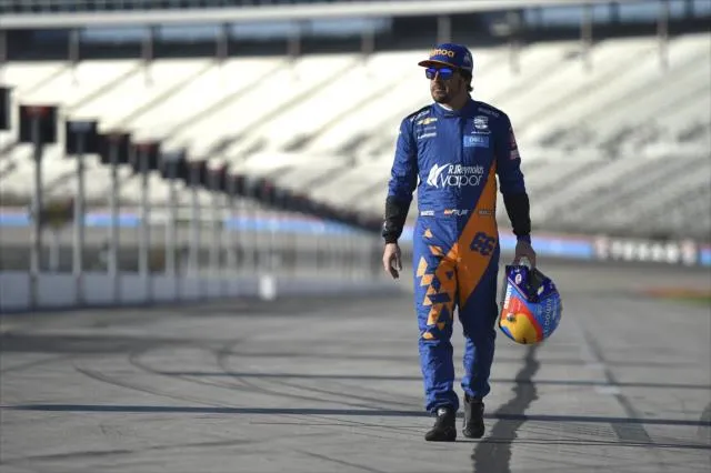 /img/44564-indycar-diecast-display.webp