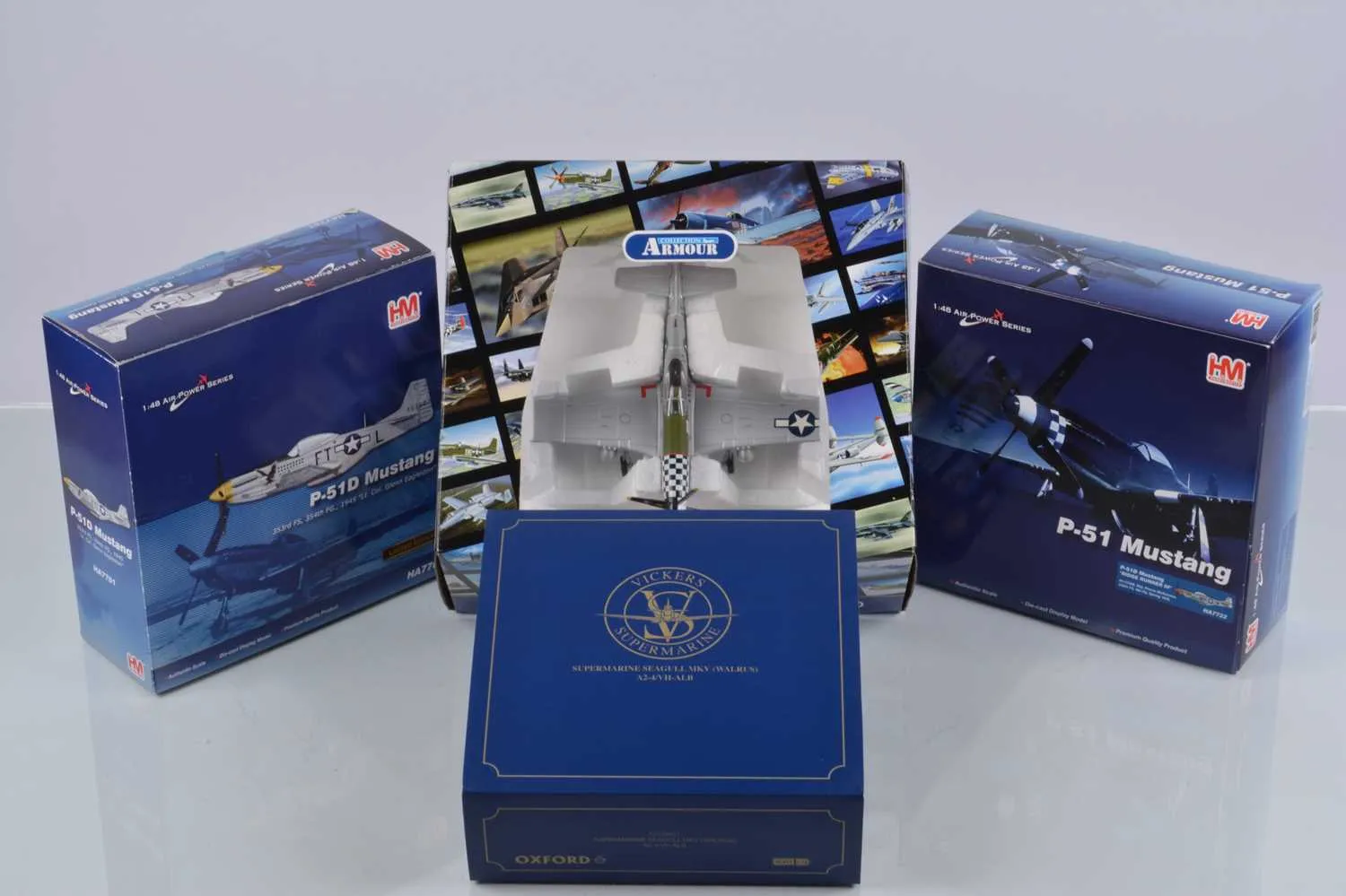 /img/44571-diecast-military-airplane-display.webp