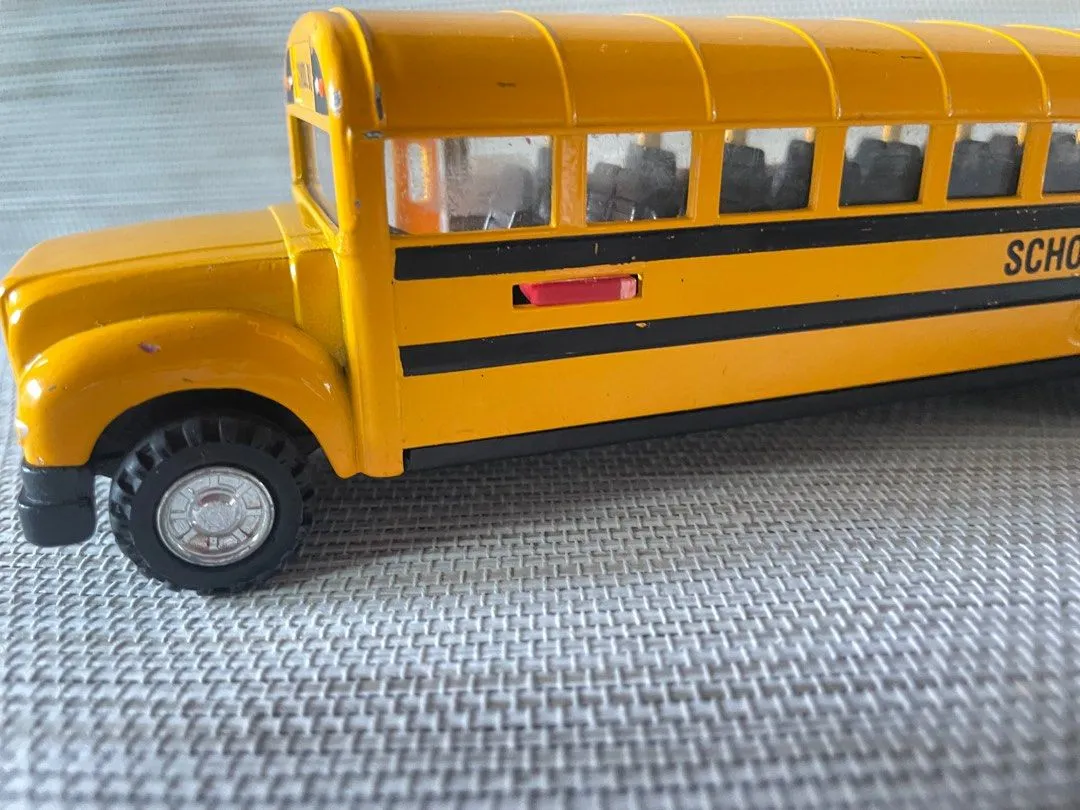 44588 diecast school bus care