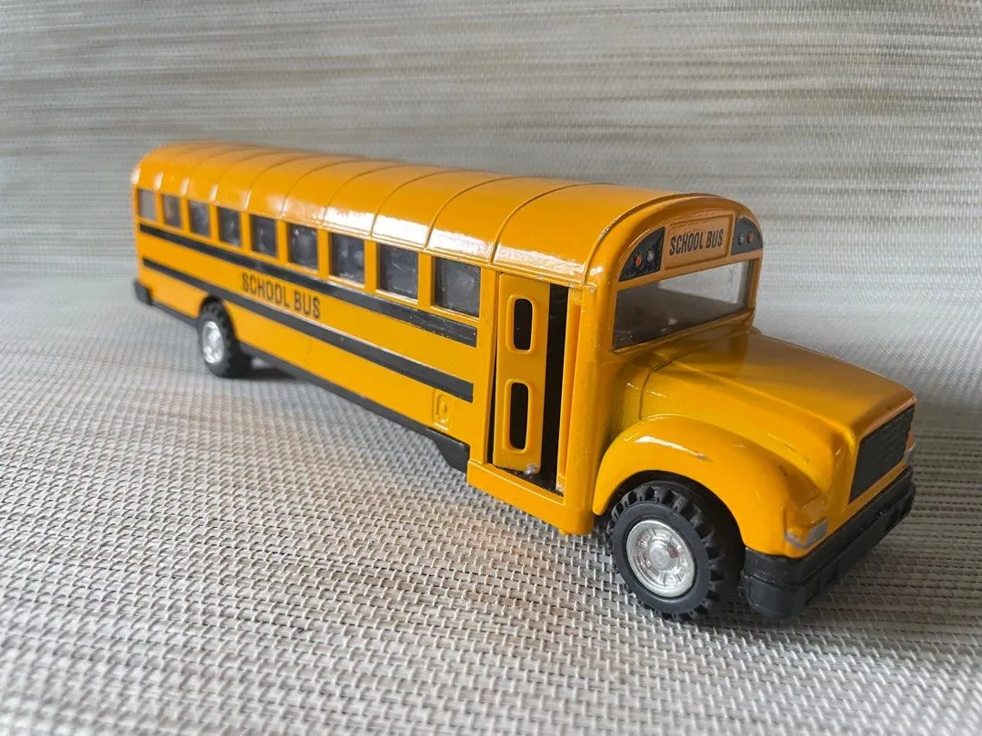 44588 diecast school bus display