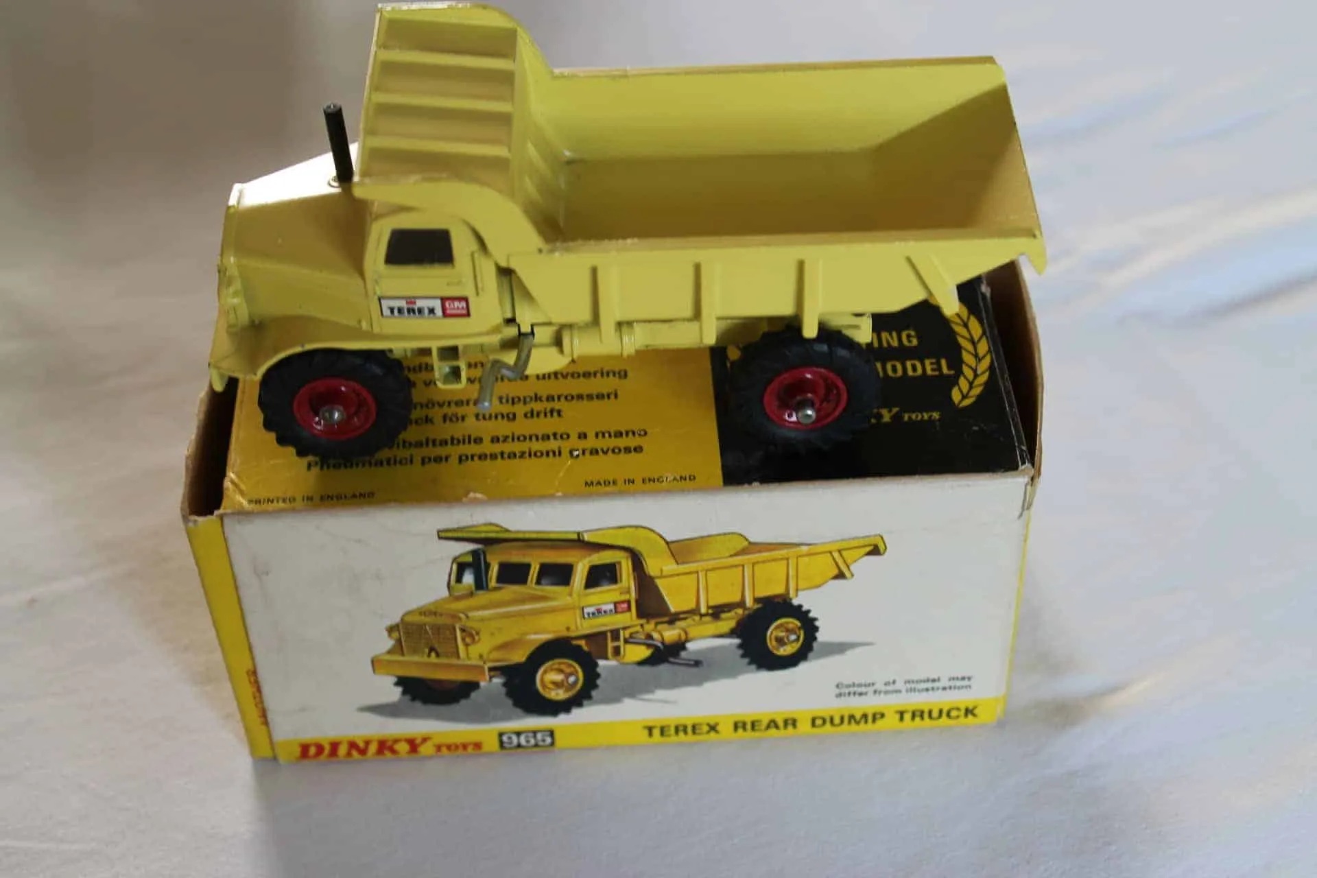 /img/44589-terex-backhoe-loader-diecast.webp