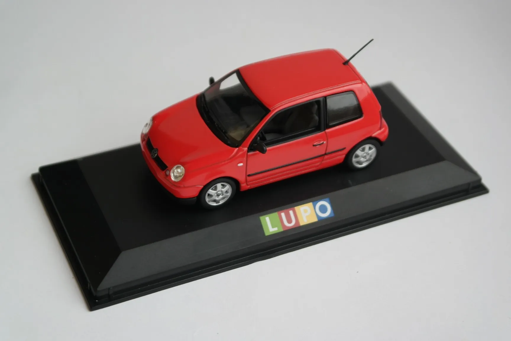 44615 vw lupo 1998 diecast model