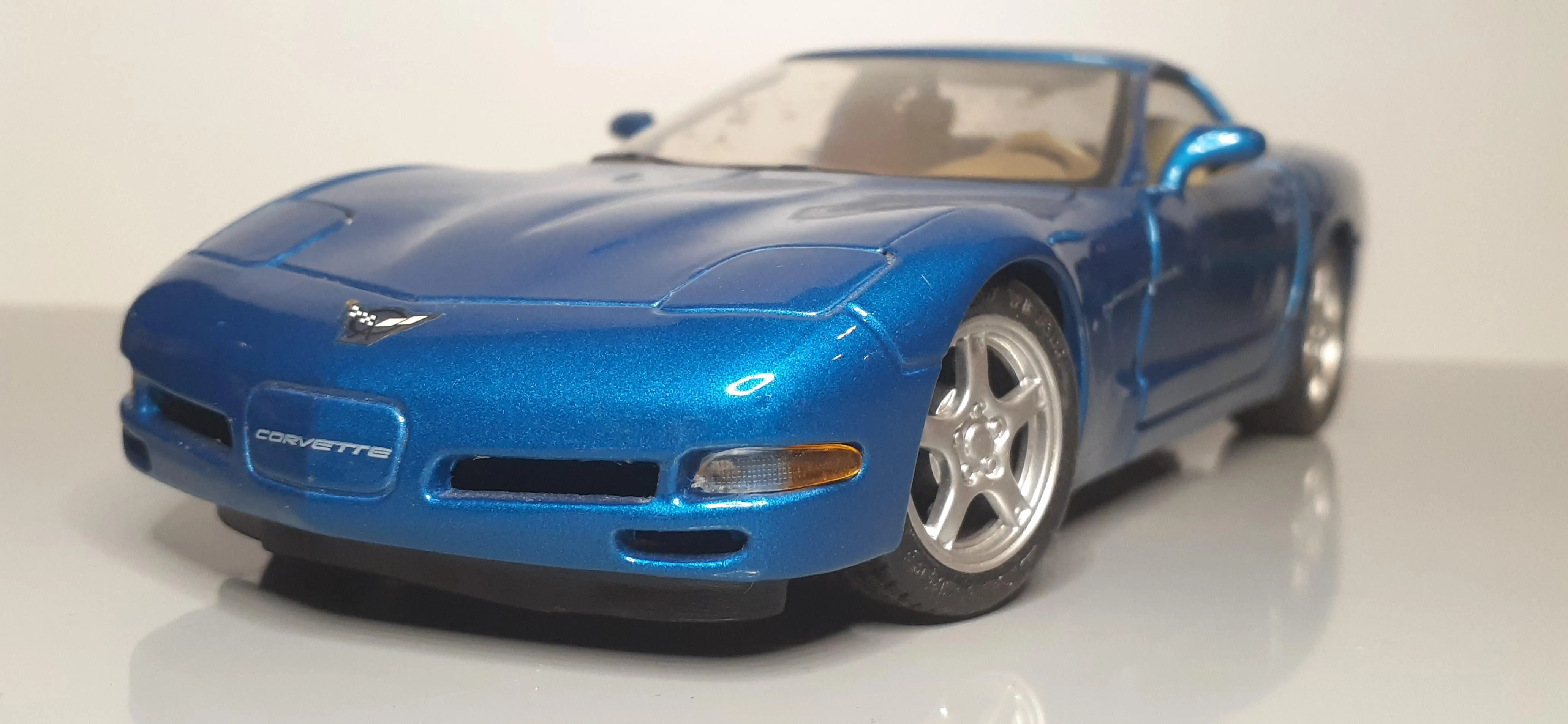 44619 diecast car yard 3
