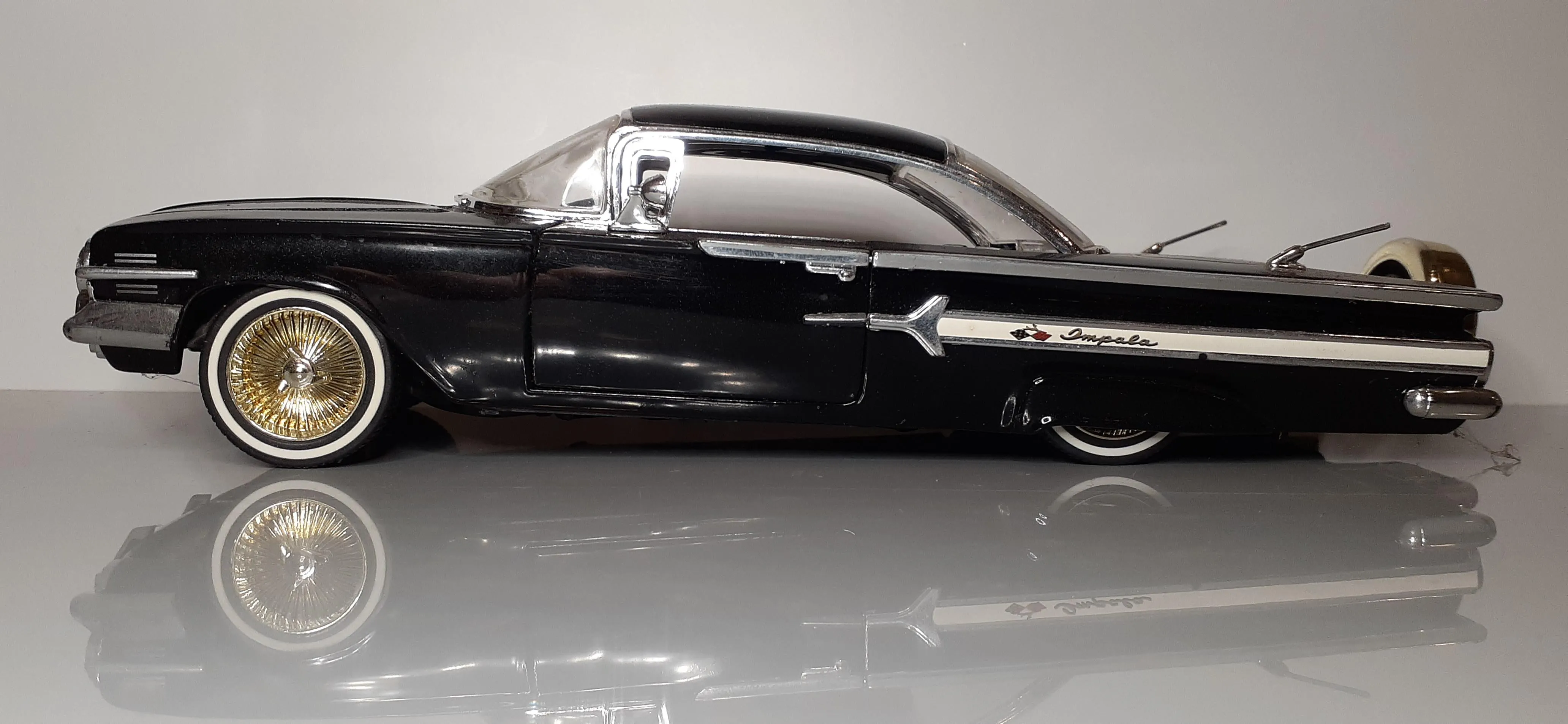 44619 diecast car yard 5