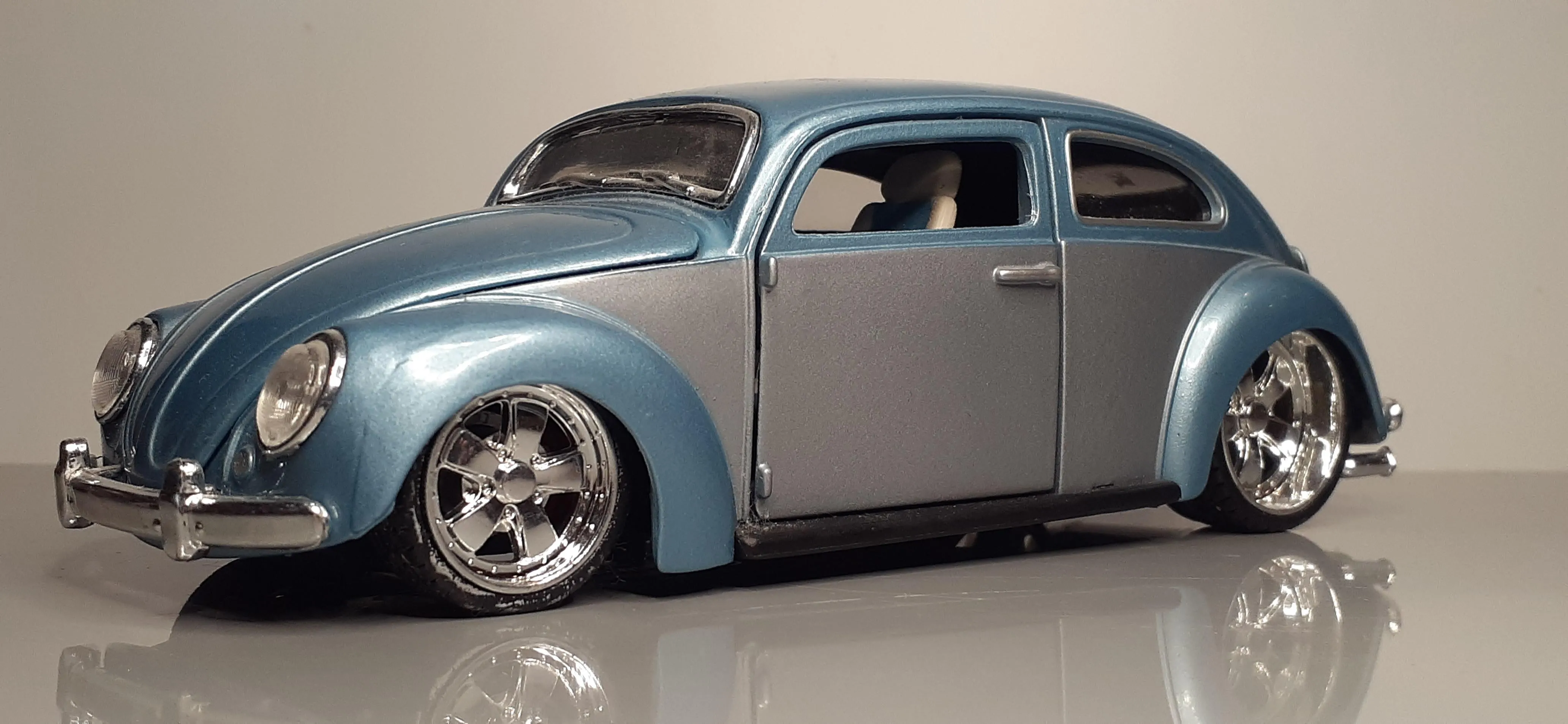 44619 diecast car yard 6