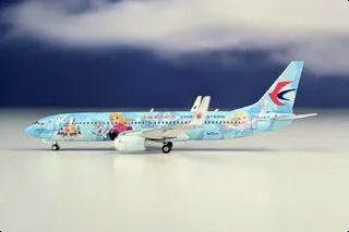 /img/44623-phoenix-diecast-models-display.webp