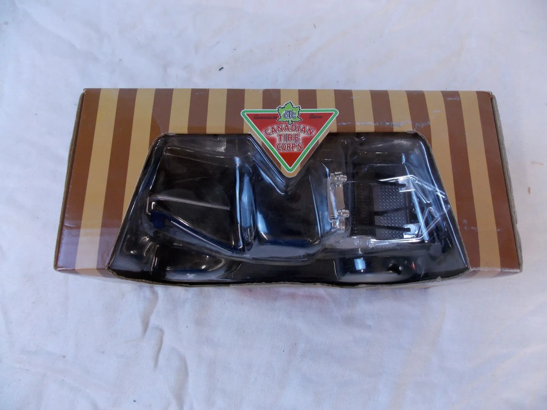 44638 diecast car condition image 4