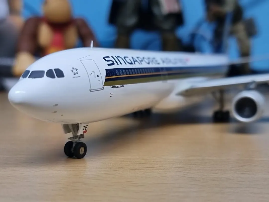 /img/44646-airplane-model-singapore-shop.webp