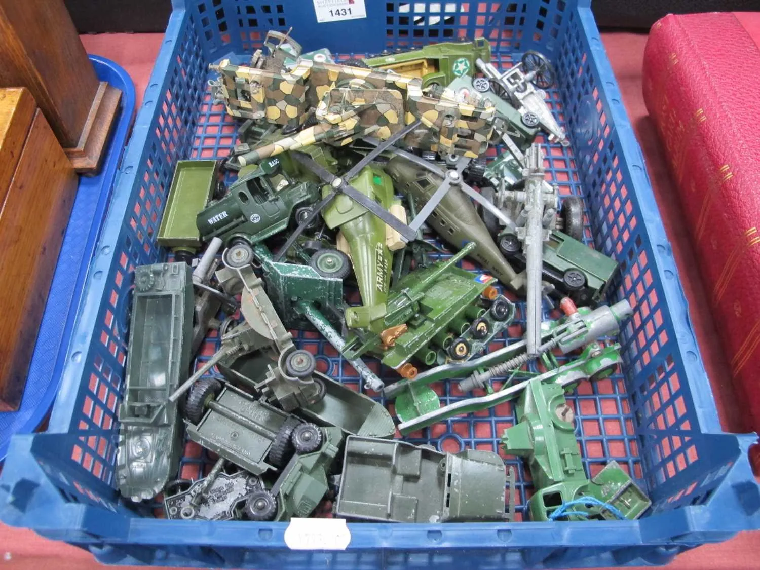 44648 wwii diecast display collection