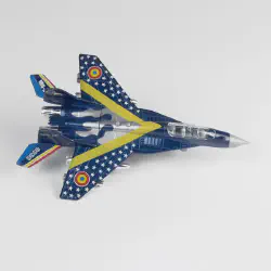 /img/44662-diecast-fighter-planes-cleaning.webp