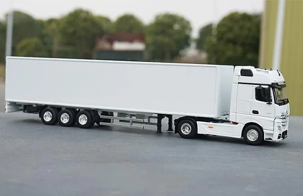 /img/44663-mercedes-actros-diecast-detail.webp