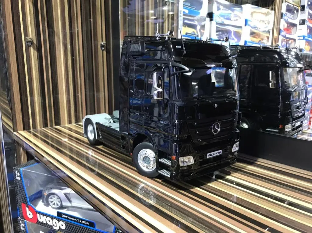 44663 mercedes actros diecast model 1