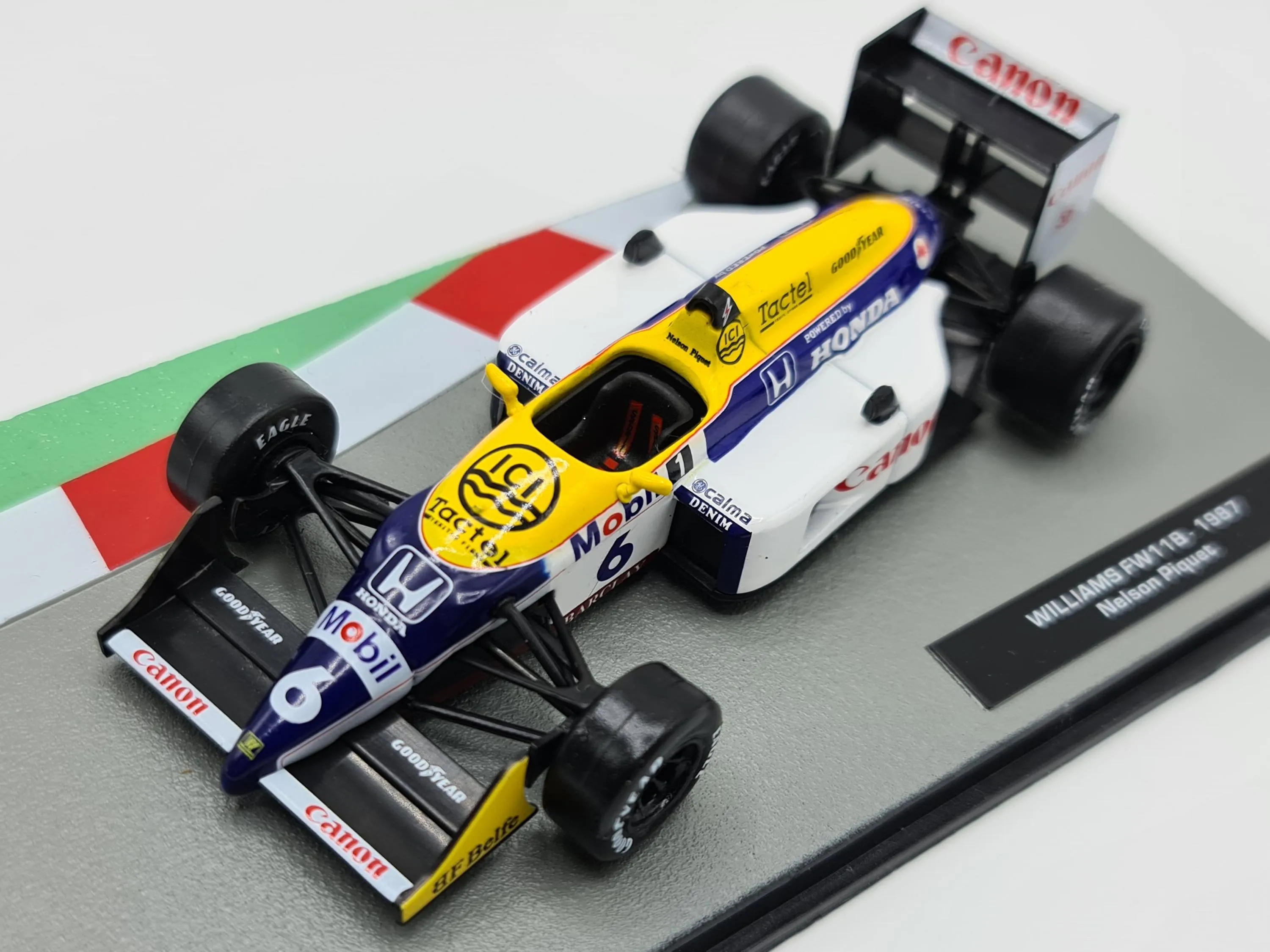 44671 mercedes f1 diecast model 1