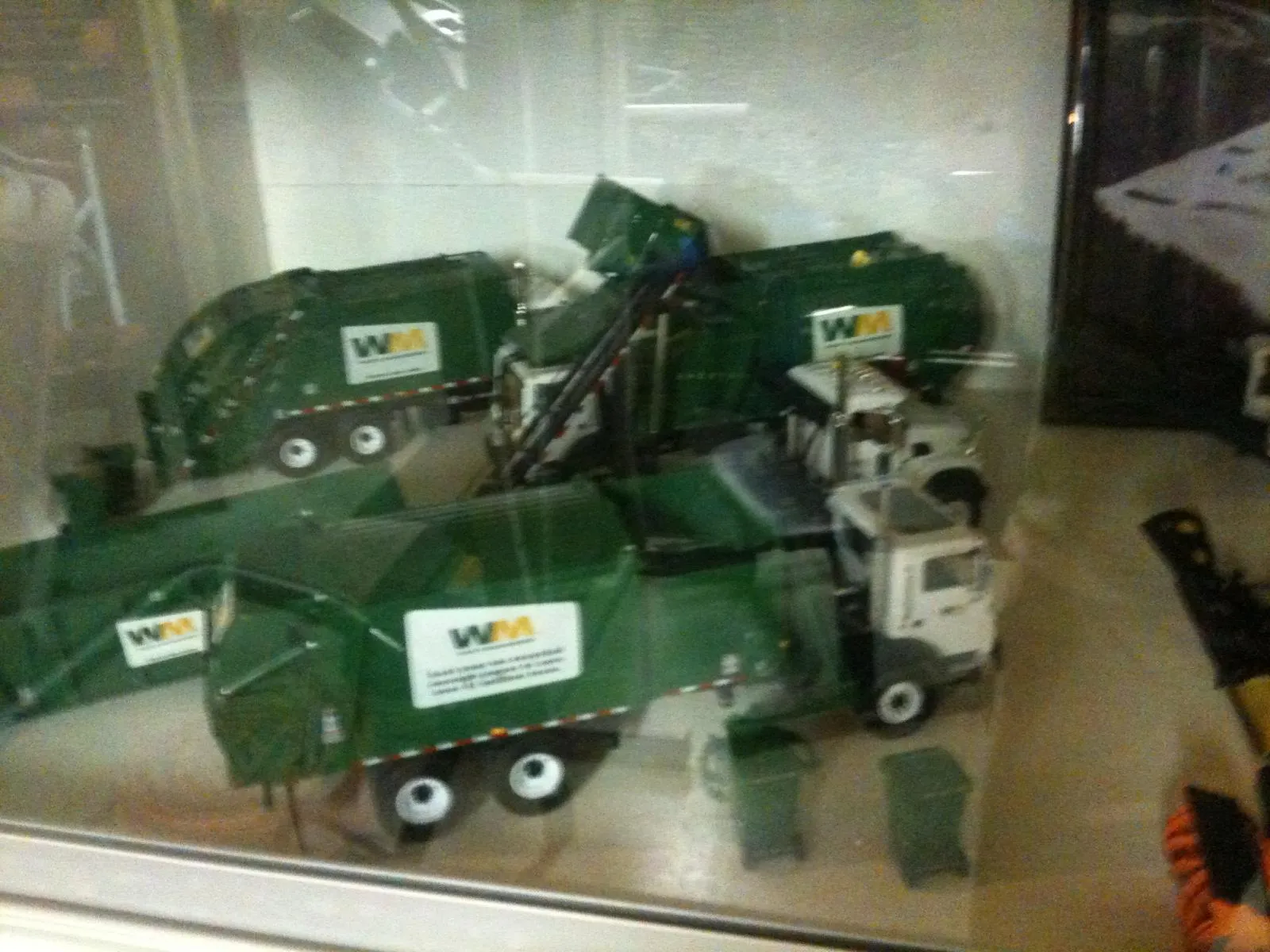 /img/44678-unloading-cars.webp