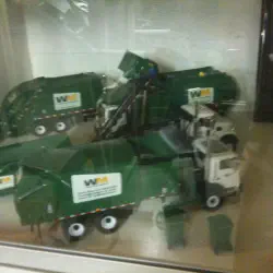 /img/44678-unloading-cars.webp
