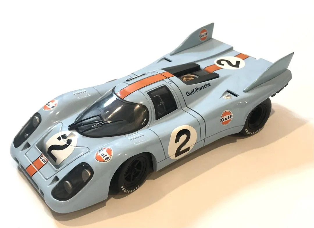 /img/44680-gulf-porsche-917-diecast-model-display.webp