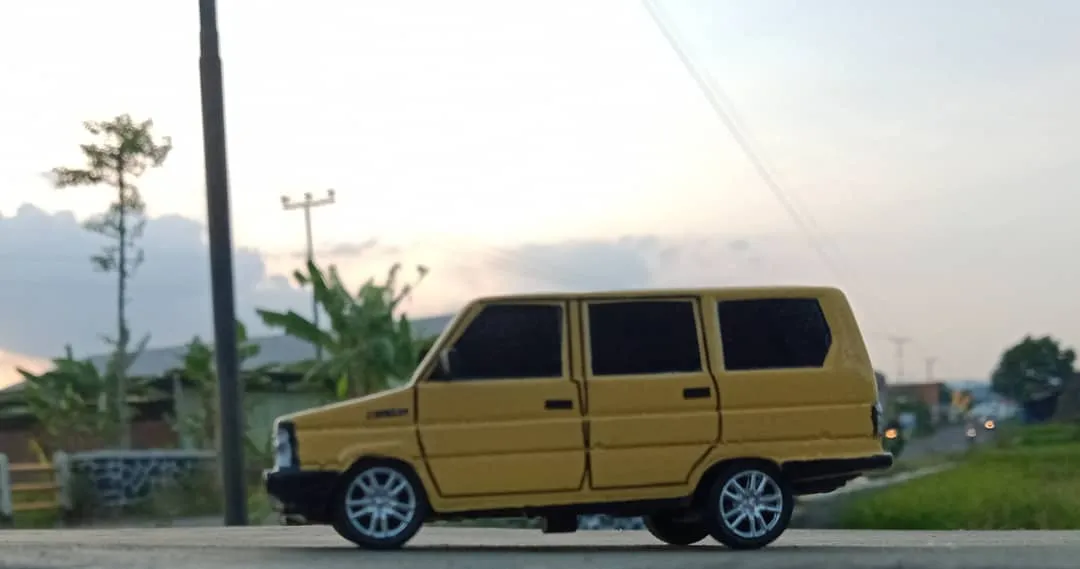 44683 kijang diecast care