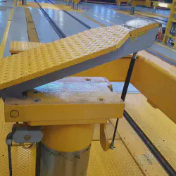 /img/44684-diecast-model-car-hoist-detail.webp