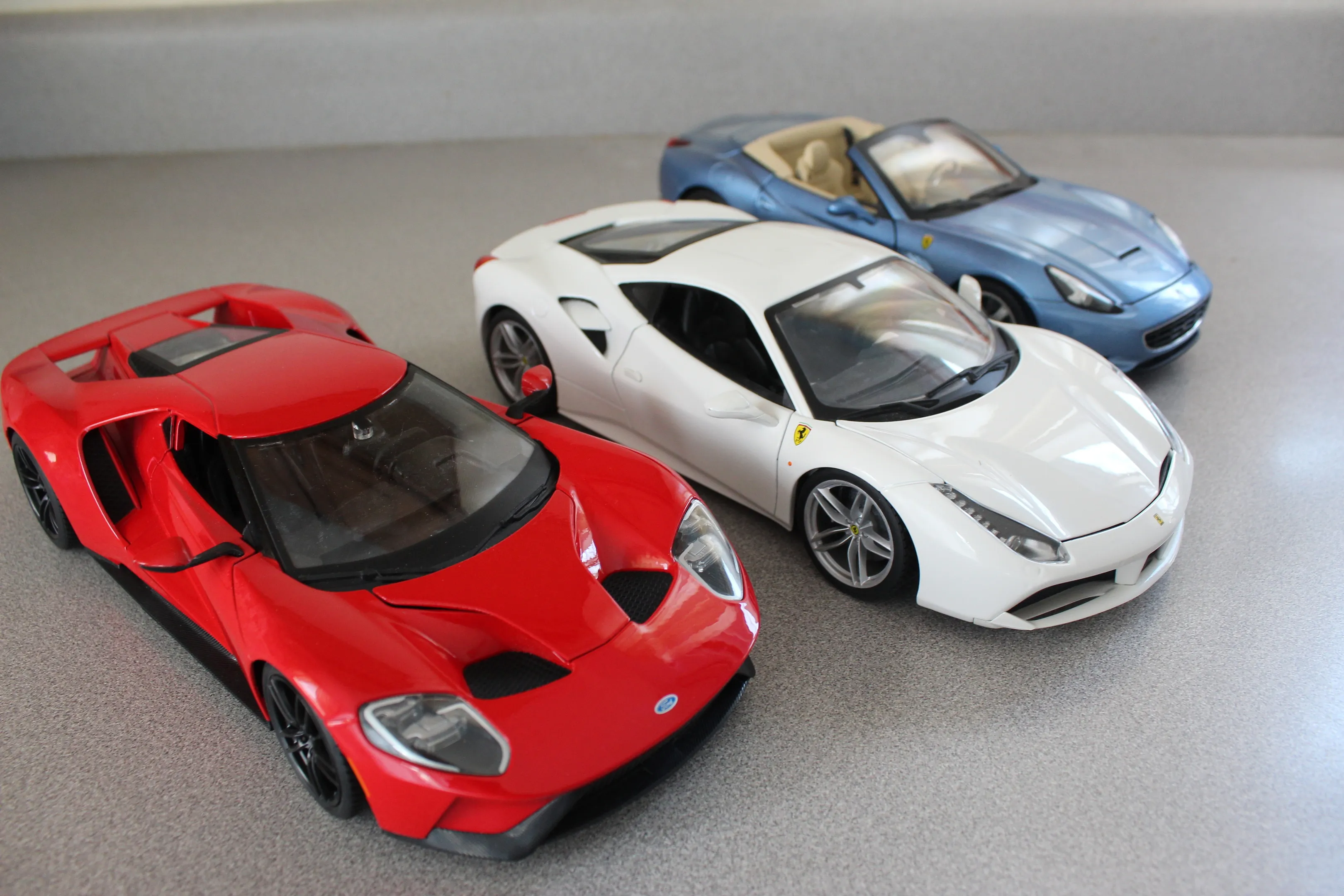 /img/44689-completed-diecast-car.webp
