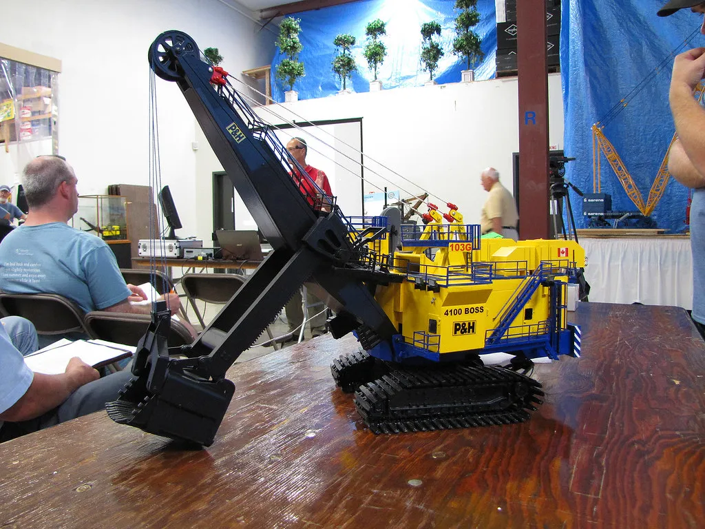 /img/44695-p&h-4100-diecast-collection.webp