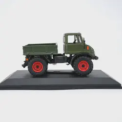 /img/44704-diecast-unimog-cleaning.webp