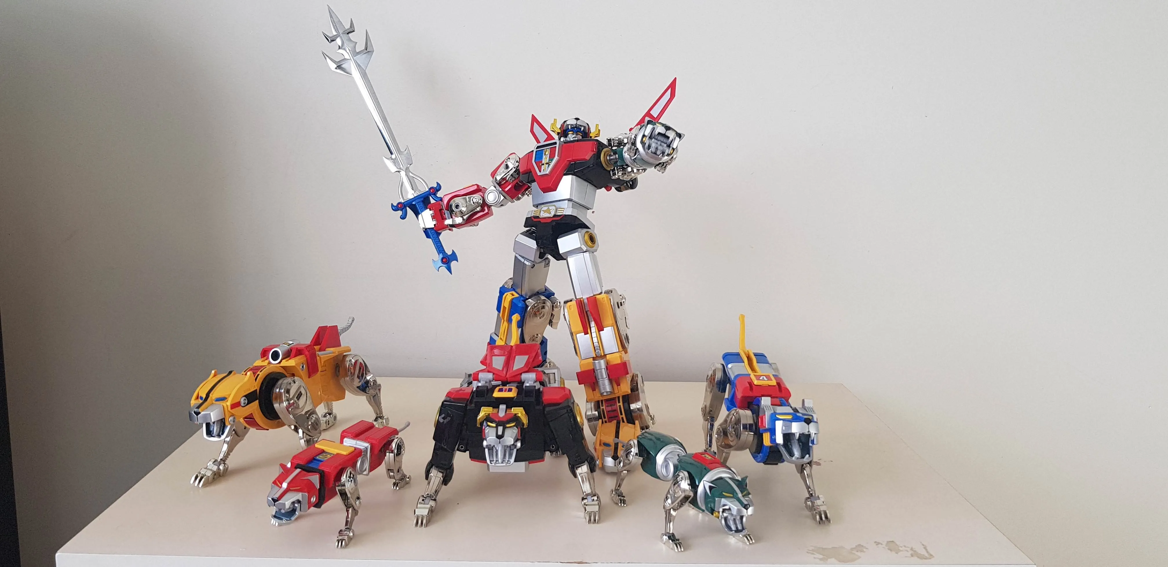 /img/44710-golion-diecast-metal-storage.webp