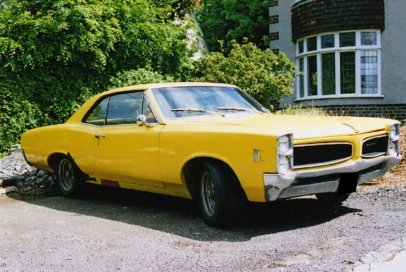 /img/44734-cleaning-diecast-models.webp