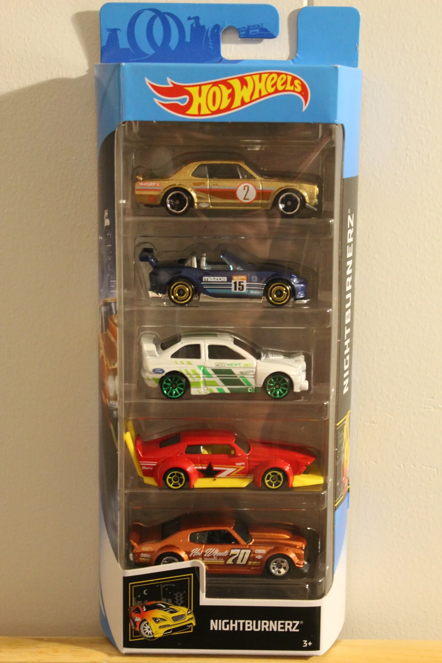 44737 diecast model display